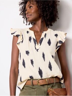 EVEREVE Nadia Flutter Sleeve Split-Neck Top Sz L